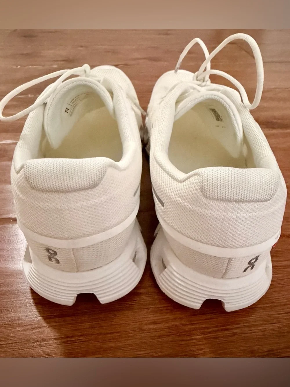 On Running White Athletic Sneakers 👟 - Picture 5 of 8